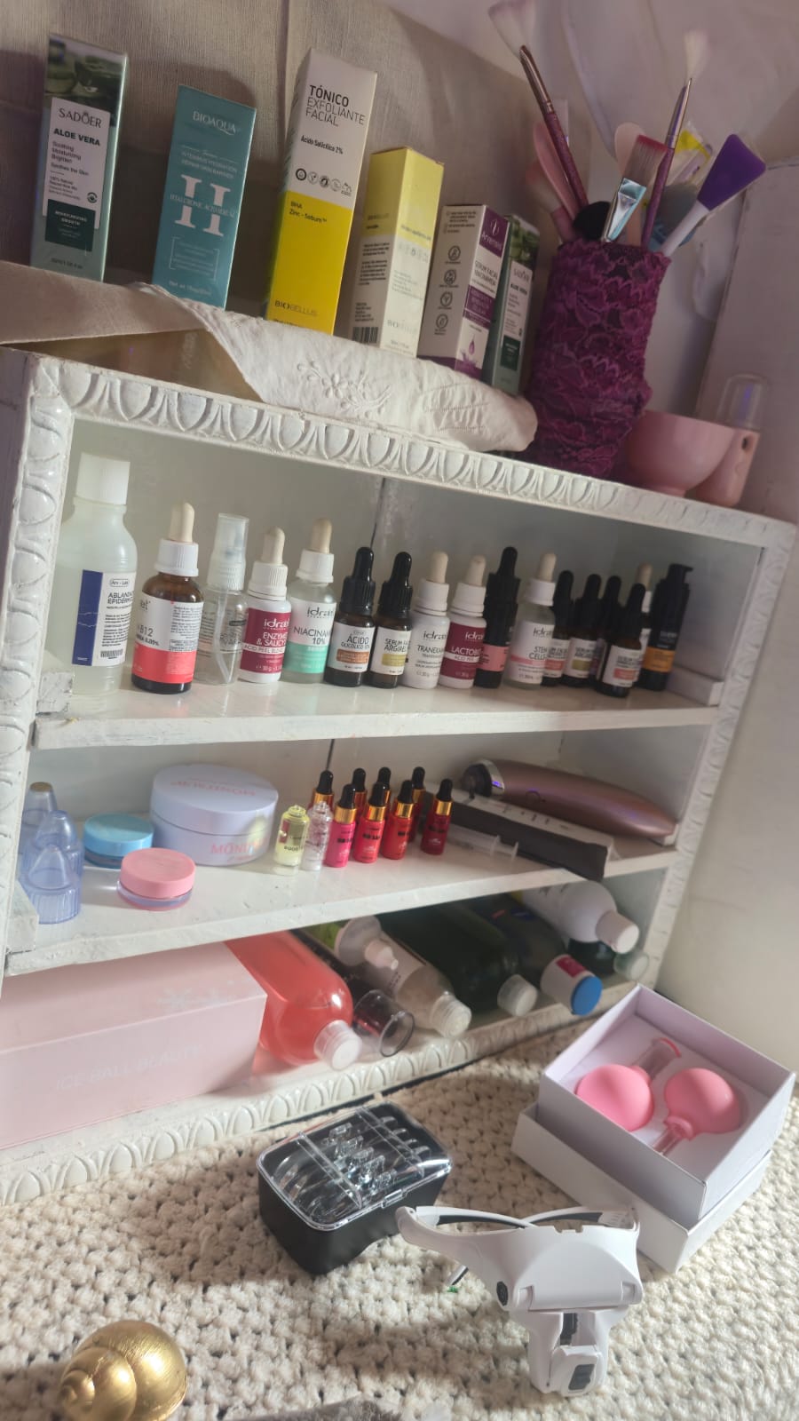 Cabina de estética con productos profesionales — Relax & Enjoy